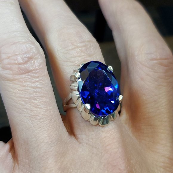 Size 8 925 Sterling Silver Large Blue Purple Cubic Zirconia Gem Ring - Picture 4 of 8